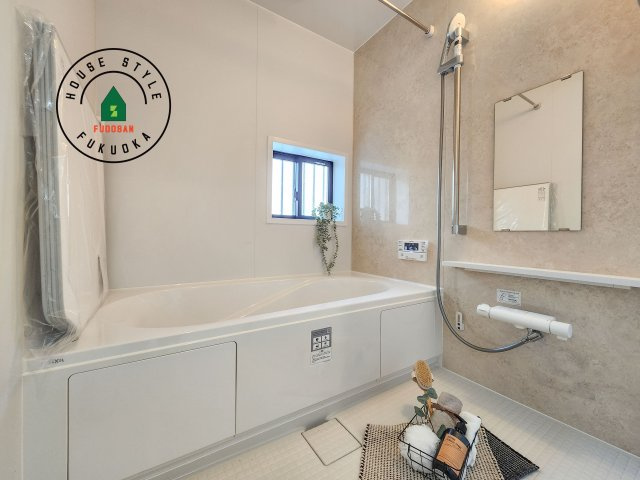 福岡市西区泉3丁目第1-2棟(B号棟)の浴室|1日の疲れを癒してくれる広々バスルーム。雨の日のお洗濯にも大活躍な浴室乾燥機付です！
