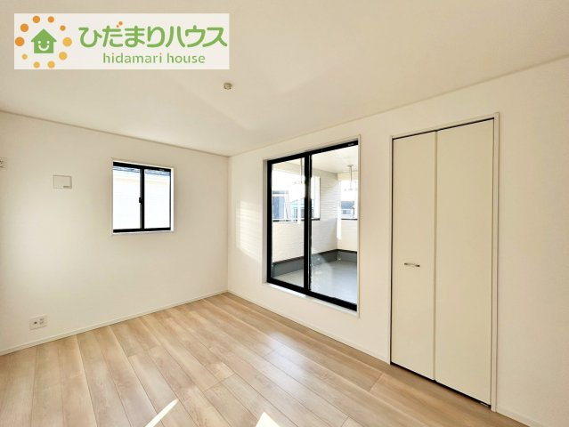 【寝室】 | 我孫子市中峠第20　新築戸建　2号棟 | バルコニーに面していて、たっぷり光りの入る明るい主寝室です！