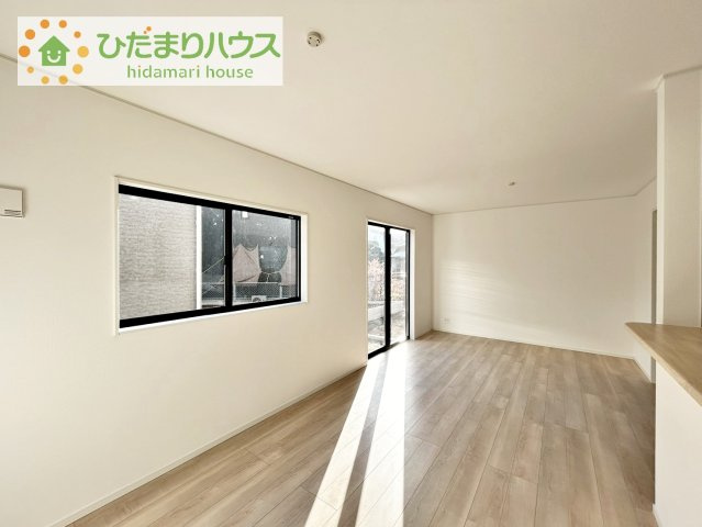 【居間・リビング】 | 我孫子市中峠第20　新築戸建　2号棟 | お子様が元気に遊べる広々としたリビングです！
