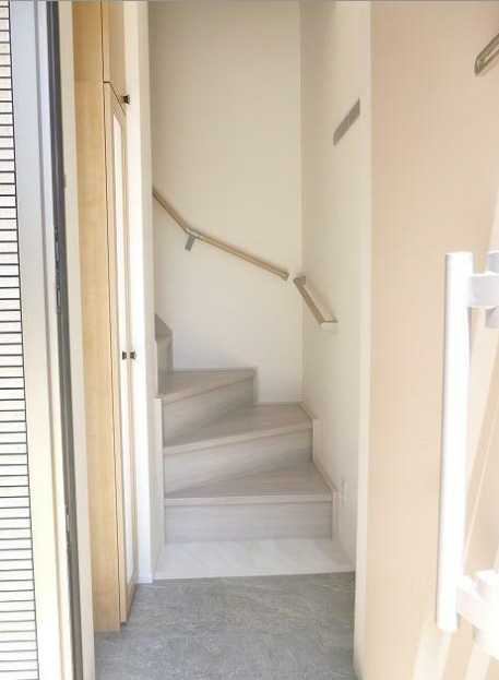 テラス312　築浅　2人入居可　浴室乾燥機　追い焚きの玄関