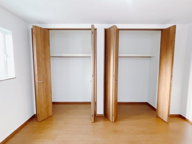 【新築戸建】前橋市表町2期の洋室|広い寝室ならインテリアも自由自在にお楽しみいただけます♪お外から帰ってきた後は寝室でゆっくり自分の時間をお過ごしください。