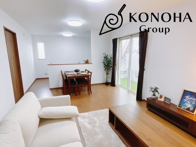 【新築戸建】前橋市表町2期の居間・リビング|お料理をしながらお部屋を見渡せることができる対面キッチンを採用。コミュニケーションがとりやすく、家族の絆が深まります。今日の出来事をおしゃべりしながら楽しい時間をお過ごしください♪