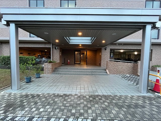ダイアパレス⾦剛東桜ヶ丘のエントランス