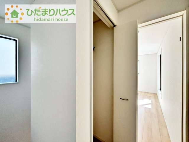 【収納】 | 我孫子市中峠第20　新築戸建　3号棟 | 便利な廊下収納があるので掃除機や買いだめする洗面所用品はもちろん、箱買いしたペットボトルまでしまえます(^^)