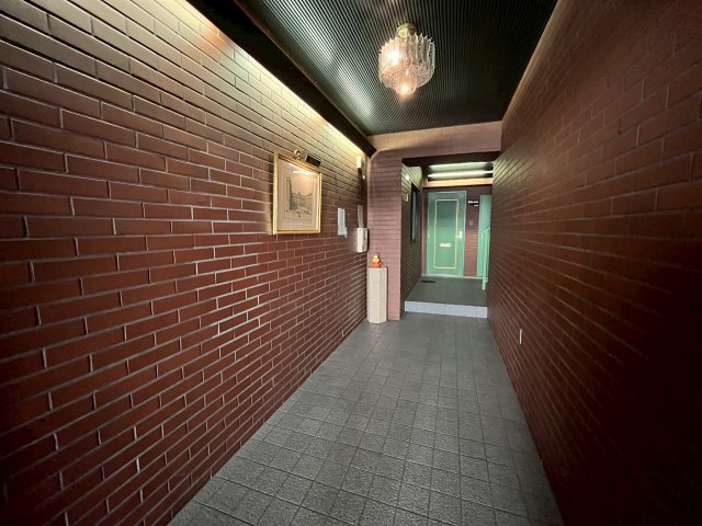 ジオコート桂のロビー|画像は別部屋反転タイプ