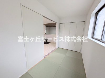 【和室】 | 湖西市南台4丁目 新築一戸建て | リビング横の和室です