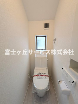【トイレ】 | 湖西市南台4丁目 新築一戸建て | 1F2F同タイプのトイレがあります