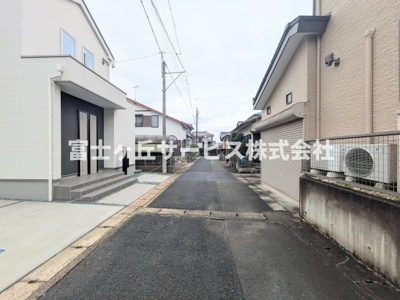 【前面道路含む現地写真】 | 湖西市南台4丁目 新築一戸建て | 前面道路です