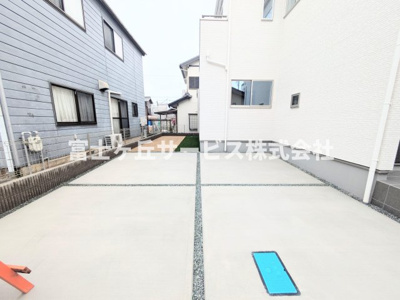 【駐車場】 | 湖西市南台4丁目 新築一戸建て | 3台駐車可能です