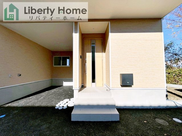 結城市結城第43　新築戸建　8号棟のエントランス