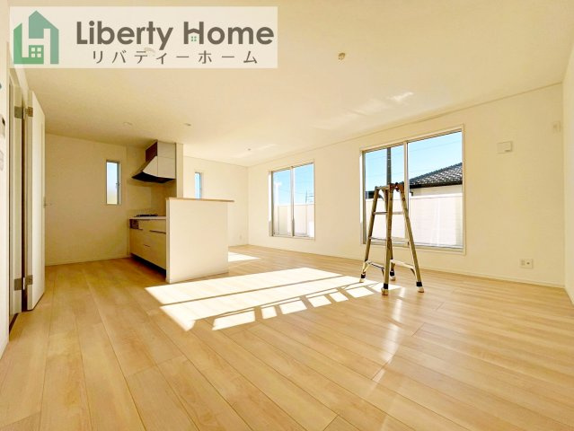 結城市結城第43　新築戸建　8号棟の居間・リビング