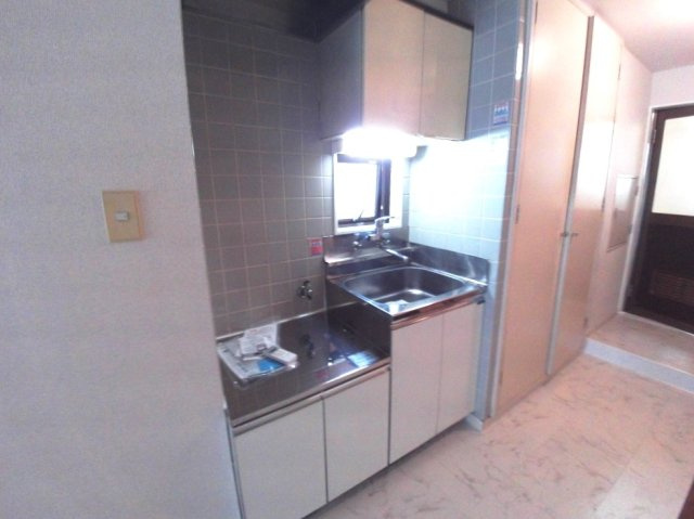 【キッチン】 | ハイムヒルトップ | 【ハイムヒルトップ】
キッチンでお料理をお楽しみください