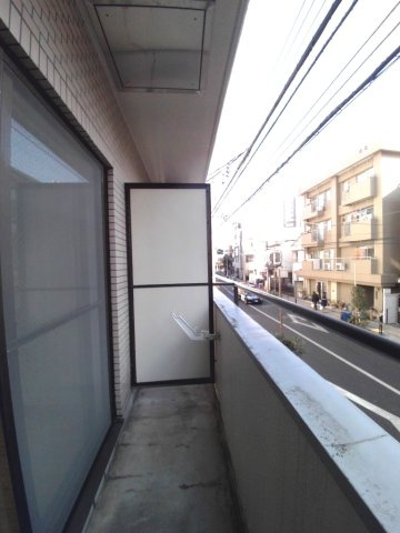 【バルコニー】 | ハイムヒルトップ | 【ハイムヒルトップ】
外からの目が気にならないバルコニーで洗濯物が干せます