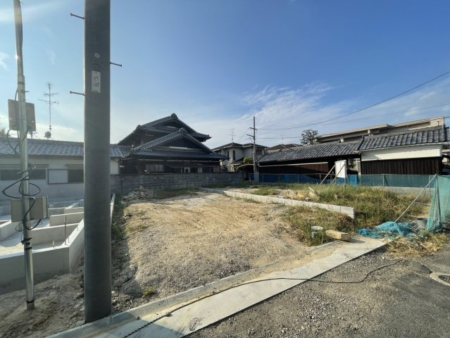 枚方市茄子作1丁目　売地（建築条件付き）の前面道路含む現地写真