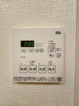 【設備】 | サンレリウス小倉駅南☆仲介手数料無料☆ | 【浴室換気乾燥機付き】天候を気にせずお洗濯が可能。清潔感溢れるバスルームで、一日の疲れをゆったりと癒やせます。日々のメンテナンスもしやすい仕様です。