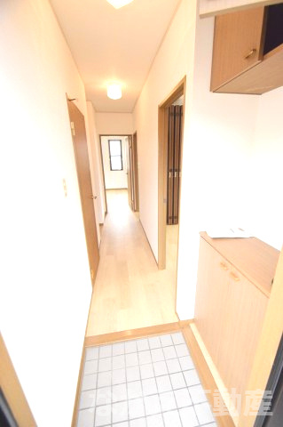 【玄関】 | 収納もある玄関です