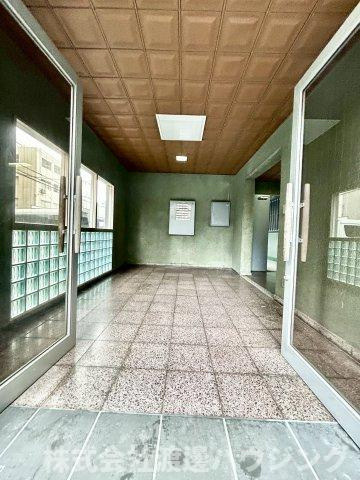 東洋マンションのエントランス