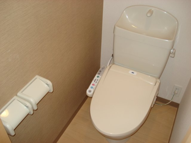 ＥＶＥＲ ＧＲＥＥＮのトイレ|シャワートイレ