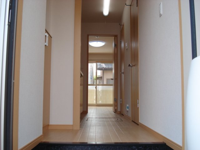 ＥＶＥＲ ＧＲＥＥＮの内装|玄関～廊下