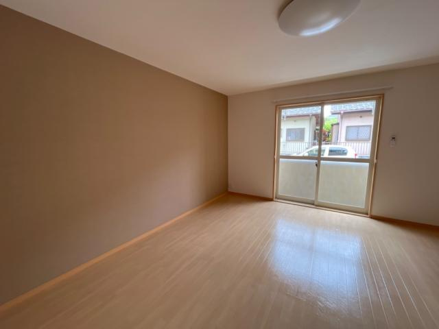 ＥＶＥＲ ＧＲＥＥＮの居間・リビング|洋室