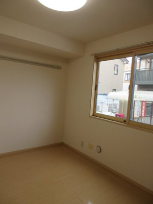 【洋室】 | リビングタウン弘前C | 洋室5.5帖