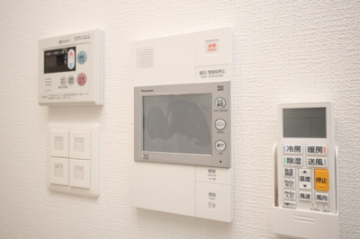 【セキュリティ】 | セレニテフラン本町 | モニター付きインターホンです