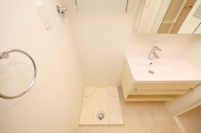 【設備】 | セレニテフラン本町 | 洗濯機置き場です