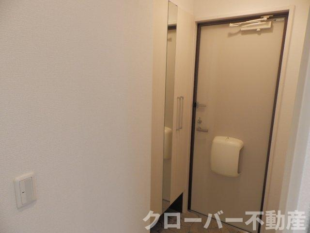 アスクール B棟の玄関|玄関