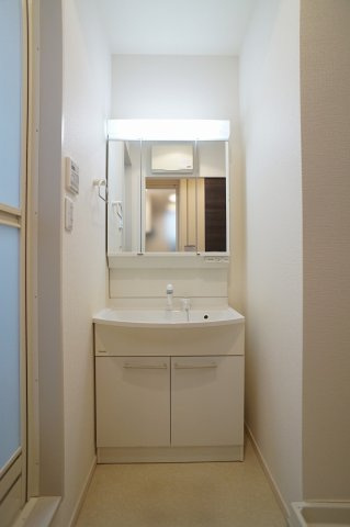 【洗面所】 | Maison Rio | 洗髪洗面化粧台です（写真は同タイプ他室です）