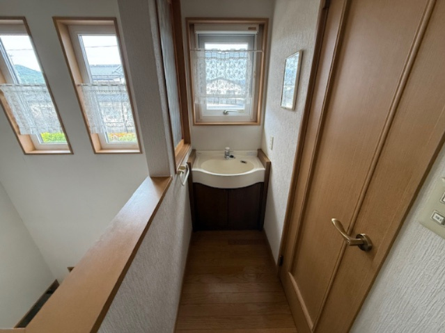 篠木黒畑中古戸建の独立洗面台|2階