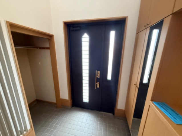 篠木黒畑中古戸建の玄関