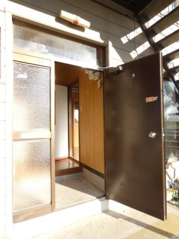 第一浅里ハイツの玄関