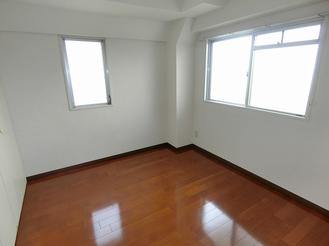 サンパレス甲子園の洋室