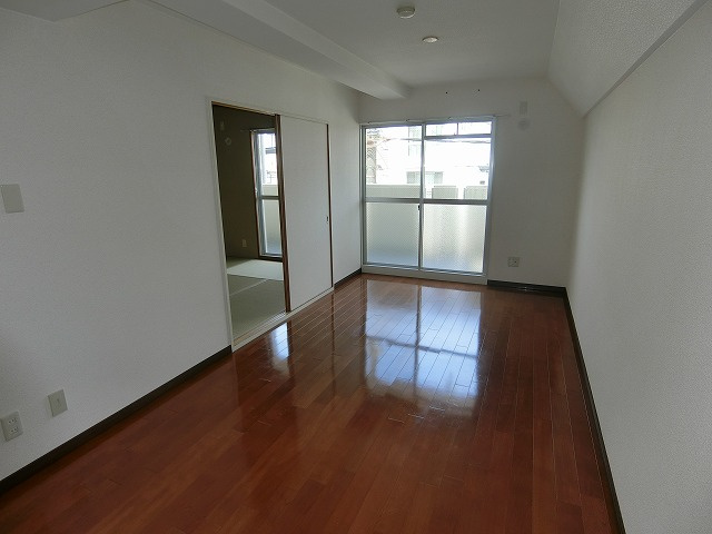 サンパレス甲子園の居間・リビング