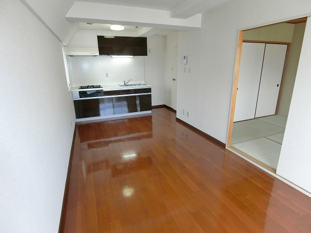 サンパレス甲子園の居間・リビング