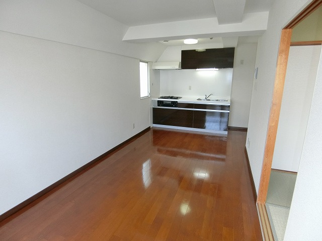 サンパレス甲子園の居間・リビング