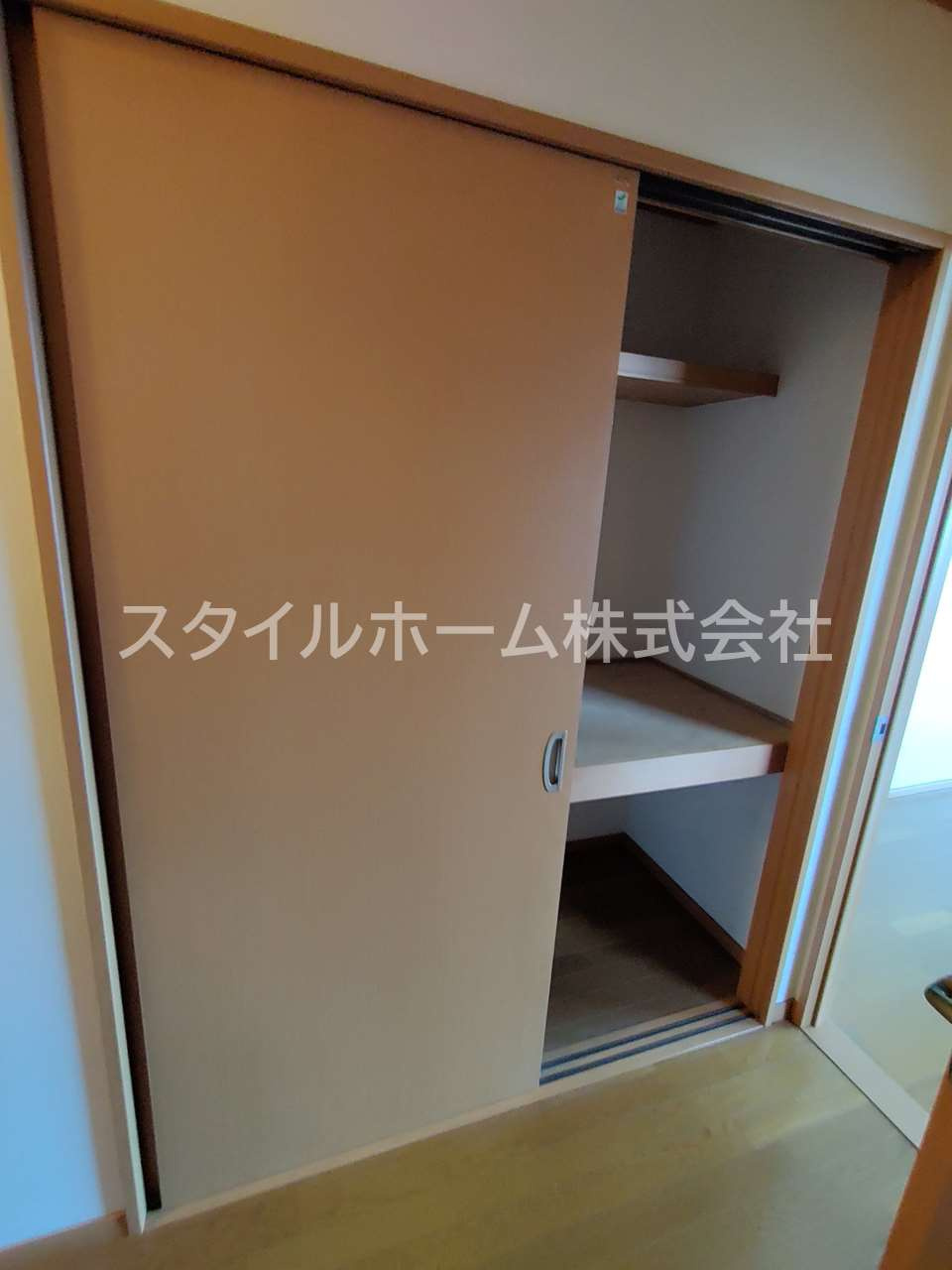 ベルバランセ鷹の収納|別部屋写真です。