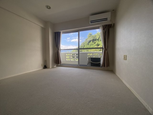 シャトーテル赤根崎の洋室