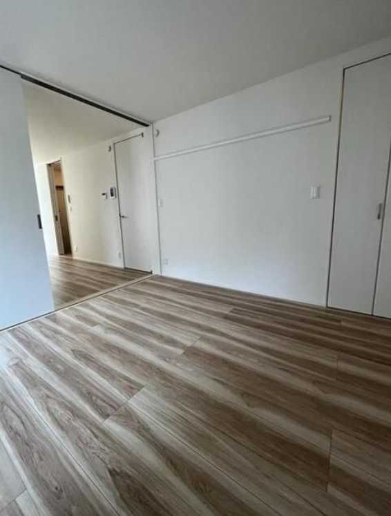 ルシェロ　ウォークインクローゼット　築浅　角部屋の内装|収納豊富なウォークインクローゼット☆