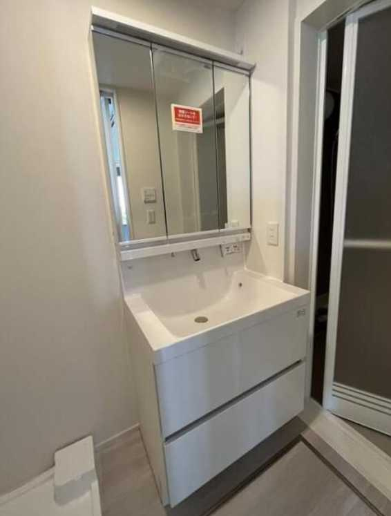 ルシェロ　ウォークインクローゼット　築浅　角部屋の洗面所|身支度はここで☆独立洗面台☆