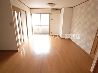 【居間・リビング】 | グリーンゲイブルズ | こちらの居間で趣味の時間をお楽しみください