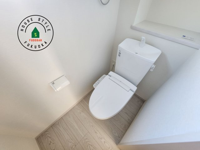 太宰府市朱雀2丁目第1-2棟（1号棟）のトイレ|温水洗浄便座を完備しております。2ヶ所にトイレがあるのは朝の慌ただしい時間も安心です。