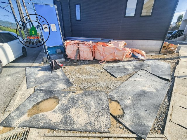 太宰府市朱雀2丁目第1-2棟（1号棟）の駐車場|広々した駐車場になります。3台並列駐車となります。