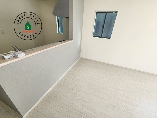 太宰府市朱雀2丁目第1-2棟（1号棟）のダイニング|キッチンから立ち込める香りが今日の料理を期待させます。