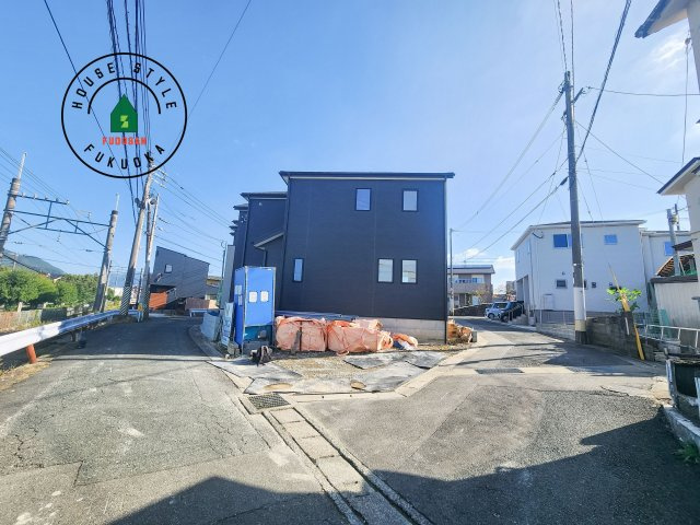 太宰府市朱雀2丁目第1-2棟（1号棟）の前面道路含む現地写真|見学の時間などお気軽にお問い合わせ下さい。