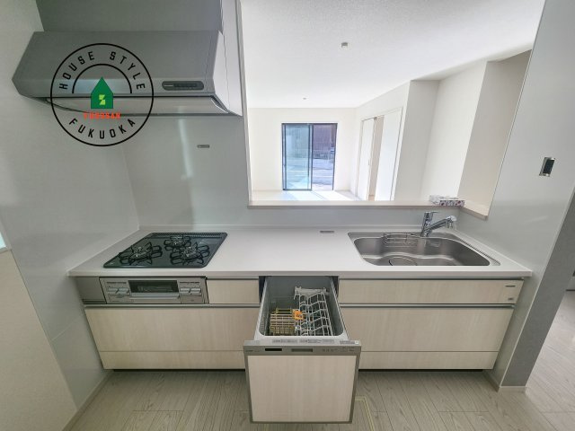 太宰府市朱雀2丁目第1-2棟（1号棟）のキッチン|キッチン。グリル・食器洗い乾燥機・浄水器も完備。