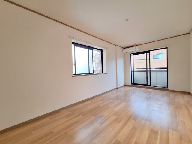 メゾンＮＡＫＡＯの洋室|最上階角部屋☆日当たり・通風良好☆