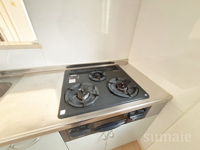 コートダジュールのキッチン|3口コンロ付きです！