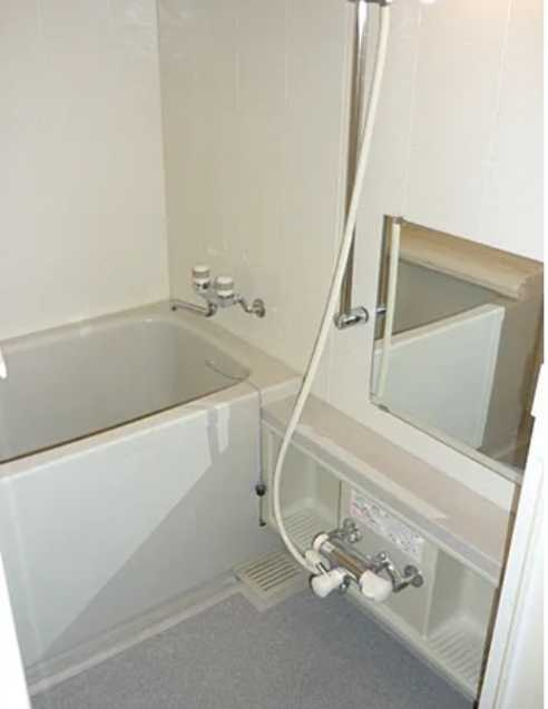 ダイアパレス三宿ベネヴィータ　分譲賃貸　南西角部屋　渋谷迄一駅の浴室