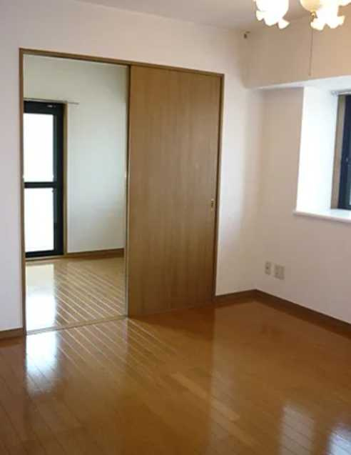 ダイアパレス三宿ベネヴィータ　分譲賃貸　南西角部屋　渋谷迄一駅の居間・リビング